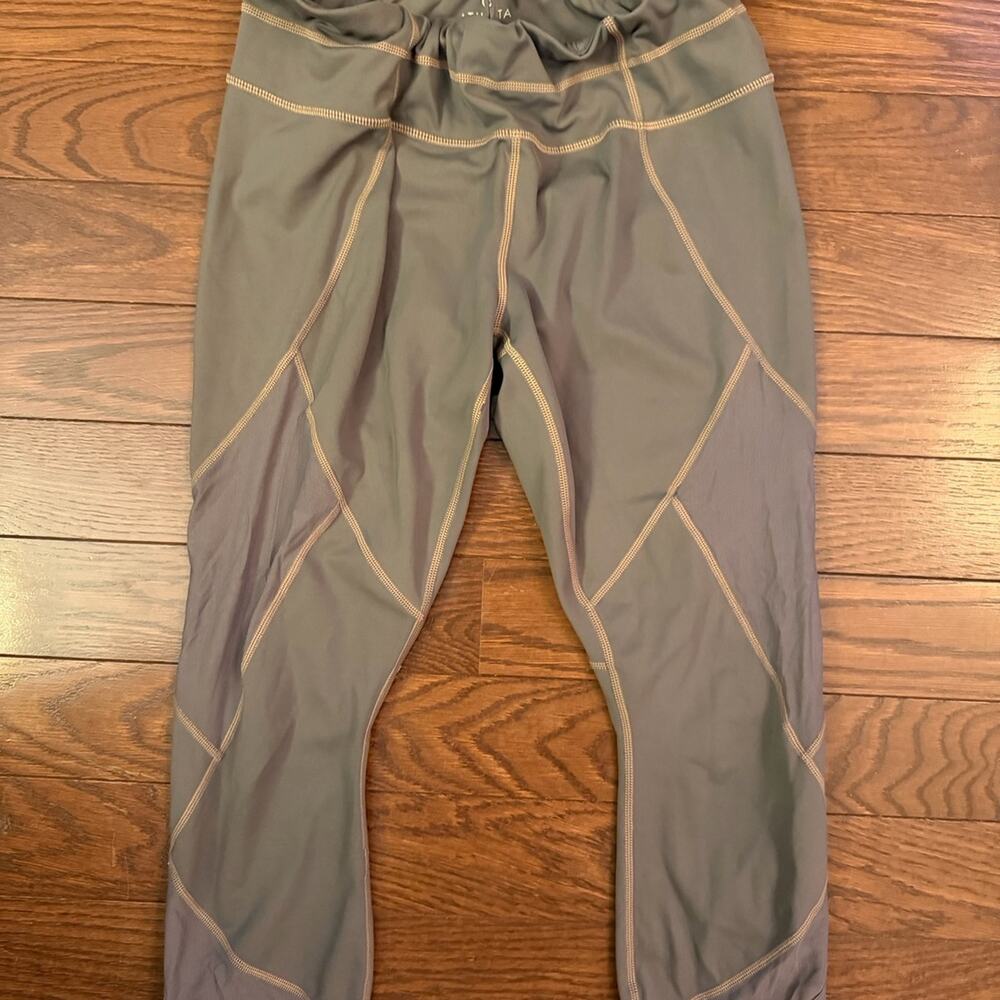 Athleta Sonar Capri Women’s Leggings with Mesh Cut Outs Size MP